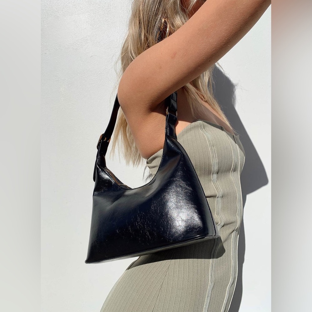 Lexis Shoulder Bag in Black